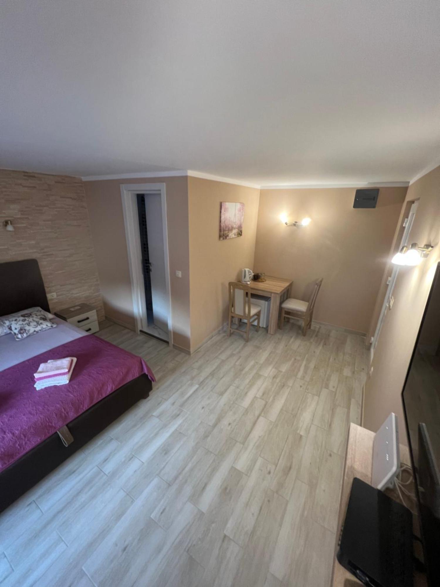 Studio Elena Tivat Buitenkant foto