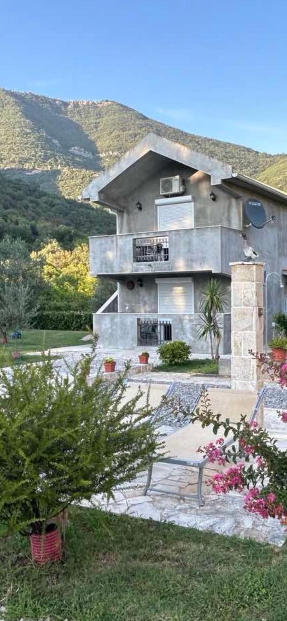 Studio Elena Tivat Buitenkant foto
